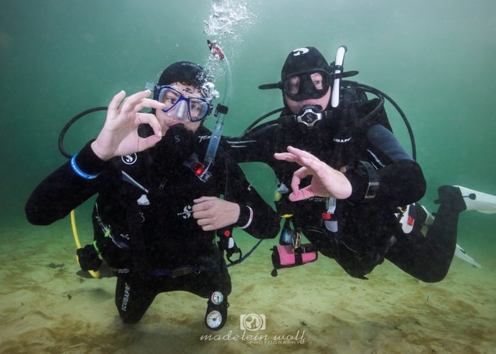 Arew you new to scuba diving divers underwater ok signal