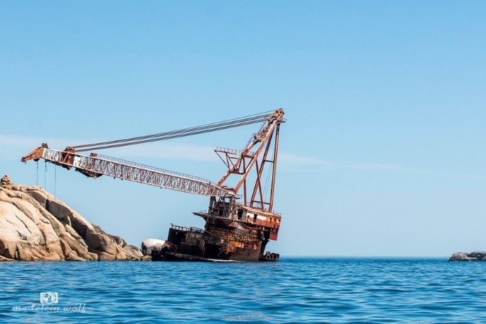 BOS 400 crane barge shipwreck Hout Bay 1
