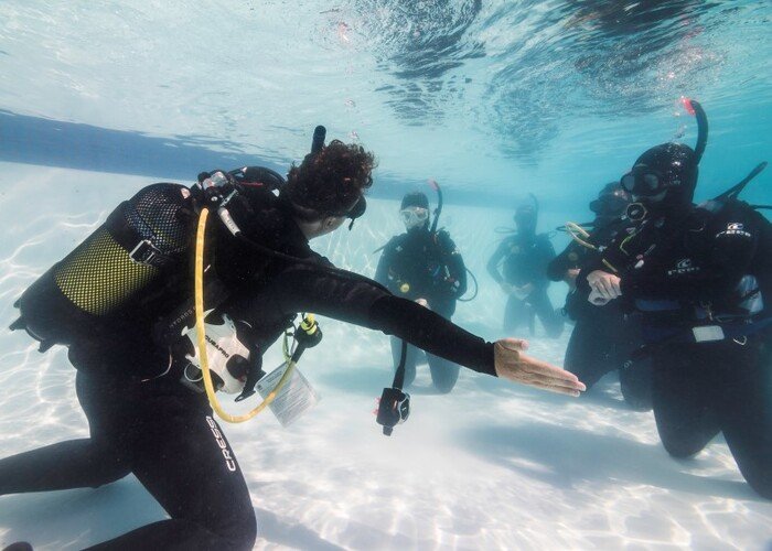 Dive training underwater